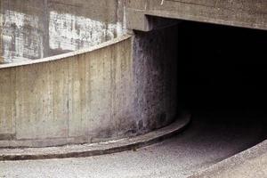 tunnel de voiture sous la route de la ville