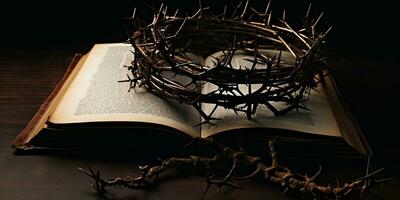 Bible et couronne de les épines. Christian symbole de Pâques, résurrection. ai généré photo