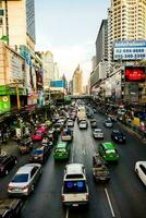 circulation dans le ville de Bangkok photo