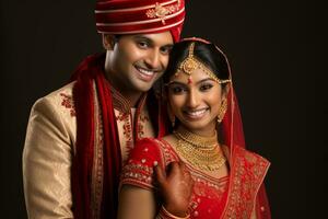 une content Indien la mariée et jeune marié portant traditionnel rouge tenue bokeh style Contexte avec génératif ai photo