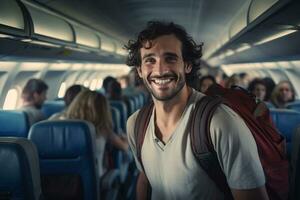 Masculin randonneur voyageur passager souriant sur le avion dans de face de le passager siège bokeh style Contexte avec génératif ai photo