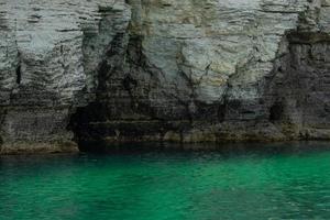 belle vue sur nous nous sommes avec le rivage rocheux de la mer noire photo