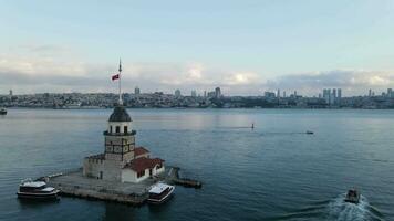 de jeune fille la tour Istanbul photo