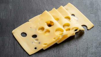 le macro coup de tranché fromage avec des trous sur une pierre surface Haut vue photo