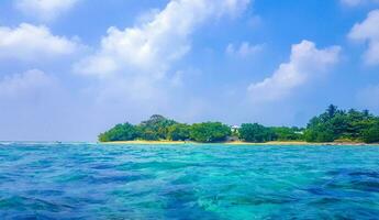 îles de banc de sable turquoise tropicales naturelles madivaru finolhu atoll rasdhoo maldives. photo