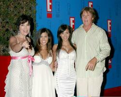 kris Jenner et sa filles lindsay et courtney kardashian bruce Jenner mari e divertissement fête Roosevelt Hôtel los angeles Californie août 2 2005 photo