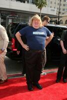 bruce Vilanch en arrivant à le terre de le perdu première à graumans chinois théâtre dans los angeles Californie sur mai 29 photo