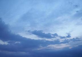 ciel bleu avec fond de nuages photo