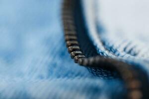 métal fermeture éclair et bleu jeans texture, macro. mode denim photo