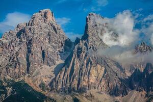 Panorama du parc national et montagnes des Dolomites à Cortina d'Ampezzo, Italie du Nord photo