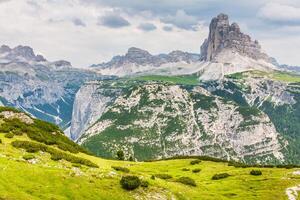 tre cime di lavaredo dans cortina d'ampezzo, - dolomites, Italie photo