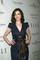 Anne hathaway en arrivant à le elles femmes dans Hollywood un événement à le quatre saisons Hôtel dans los angeles Californie en octobre 6 2008 photo