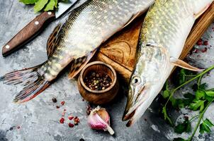 brut poisson avec épices photo