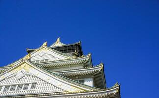 Osaka ville, jp, 2019 - fermer et surgir Regardez en haut vue de Osaka Château sur brillant bleu ciel Contexte. photo