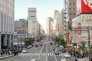 Osaka ville, jp, 2019 - le umeda zone de Osaka ville centre est le congestion de gens et touristes et est d'Osaka célèbre achats centre pour La technologie des produits et électrique appareils électroménagers photo