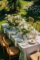 pays paysage de table, formel dîner table paramètre, table scape avec fraise décoration pour mariage fête et vacances un événement fête, génératif ai photo