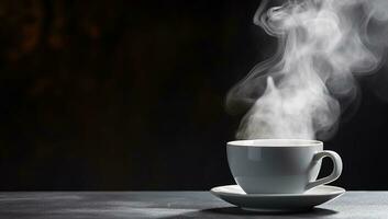 tasse de café avec vapeur sur foncé Contexte. ai généré. photo