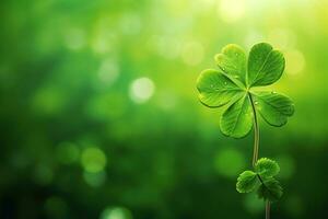 vert trèfle feuilles sur une foncé Contexte. Saint-Patrick journée. ai généré photo