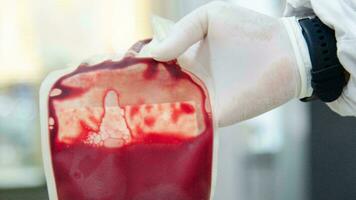 du sang sac don centre, transfusion concept, sauver des vies hôpital procédure, médical la fourniture dans urgence situation photo
