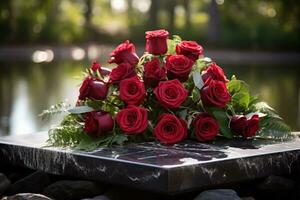 rouge des roses sur noir granit pierre tombale dans le parc, funéraire concept ai généré photo