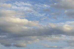 image de foncé des nuages dans le ciel photo