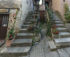 image de le ville de groznjan avec idyllique pavé des rues et bâtiments fabriqué de Naturel pierre photo