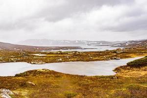 Panorama du lac vavatn à hemsedal, norvège photo