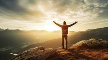 positif homme célébrer avec bras élevé en haut à Montagne paysage à coucher de soleil, génératif ai photo