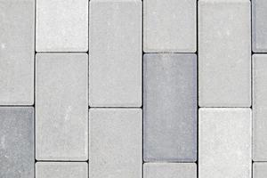 dalles de pavage ou pierre grises nouvellement posées en béton ou pavé photo