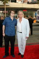 Cameron Douglas Michael Douglas arriver à le des fantômes de copines passé première à graumans chinois théâtre dans los angeles Californie sur avril 27 2009 photo