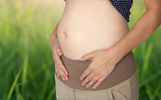 ventre de femme enceinte photo