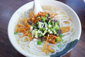 Yunnan riz nouille soupe avec champignon, chinois nouille photo