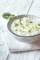 bol de congee - asiatique riz bouillie photo