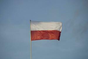 drapeau polnad sur ciel photo