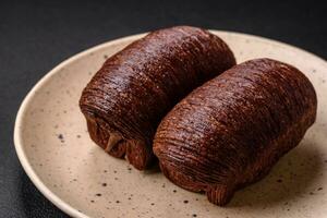 délicieux sucré croustillant bouffée Pâtisserie avec Chocolat remplissage photo