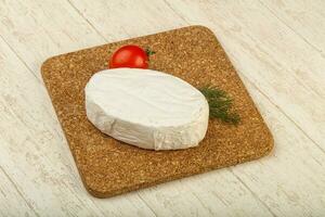 Camembert fromage plus de en bois Contexte photo