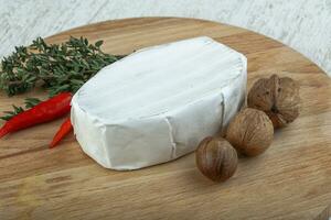 Brie fromage plus de en bois Contexte photo