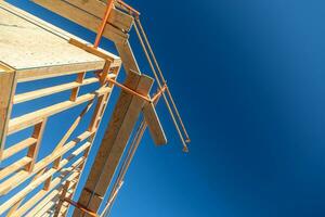 abstrait la perspective de une maison bois construction encadrement. photo