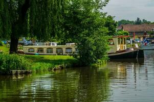 voie navigable de digoin dans -roanne,briennon,loire,france photo