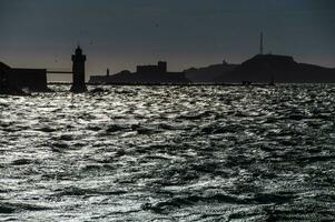 vague sur le Port de marseille photo