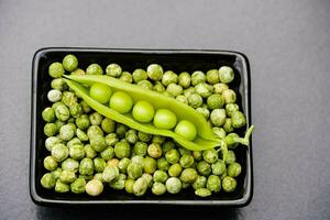 pois soupe fabriqué avec des légumes de le posséder jardin photo