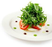 vert salade avec roquette, tomate et feta fromage photo