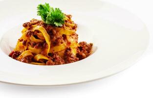 spaghetti bolognaise avec haché du boeuf sur assiette photo