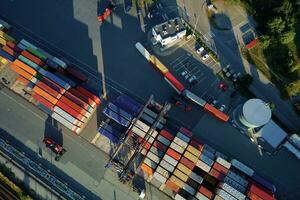 entrepôt de conteneurs, vue aérienne. concept d'expédition et de logistique photo