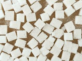 blanc sucre cubes sur une en bois surface, Contexte photo