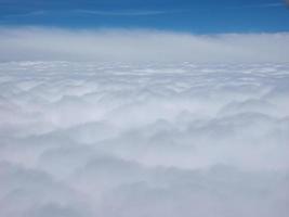 ciel bleu avec fond de nuages photo