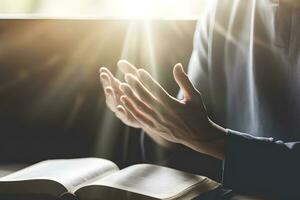 mains ensemble dans prier à Dieu le long de avec le saint Bible livre. ai génératif photo