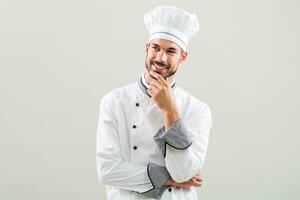 chef est en pensant quoi à cuisiner. photo