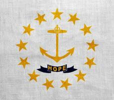 drapeau de Etat de rhode île sur une texturé Contexte. concept collage. photo