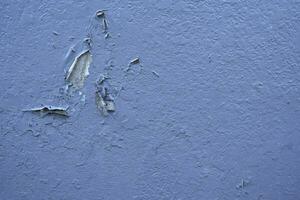 texture de mur en béton avec peinture de couleur blanche craquelée, sol en ciment avec surface en béton rugueux cassé, fond gris clair avec plâtre sur le mur du bâtiment, fond de mur extérieur avec espace de copie photo